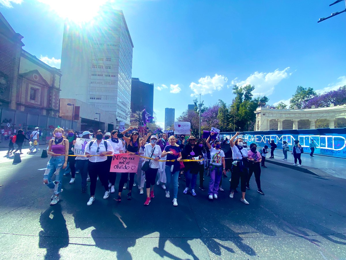 flor_repara's tweet photo. Nuestra contingenta “Marchamos porque estamos vivas, te adoroooo @SusanaCueto7.
Gracias por sumarse @mariroussv @FundacionMGAS #Netwoman #MarchaFeminista #8M #DiaInternacionalDeLaMujer https://t.co/ZsphNPmqQS