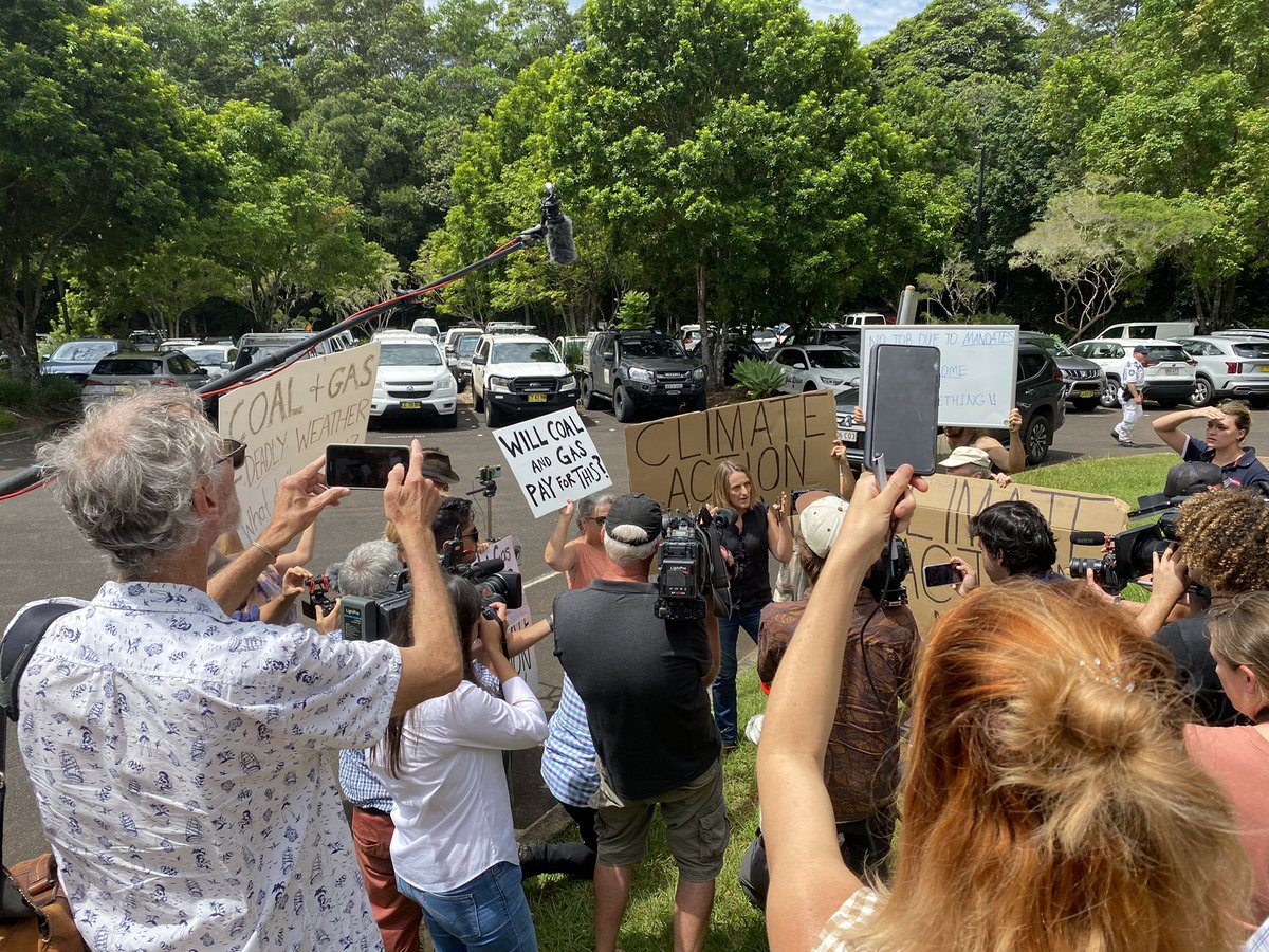natassiazc's tweet photo. Snap protest awaits PM Scott Morrison in Lismore. #nswfloods @smh https://t.co/U629UgVXdc