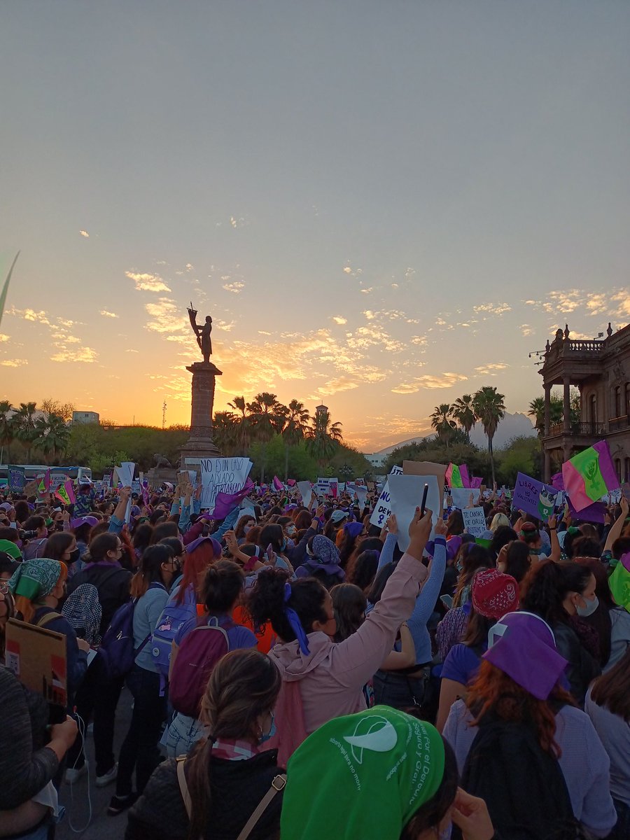salingerSky7's tweet photo. El Estado no me cuida, me cuidan mis amigas 💚💜💚💜💚💜
#8M #8M2022 https://t.co/Dx2lvTyywS