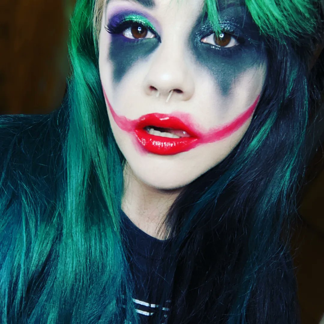 GingerWhoNerd's tweet photo. Why so serious?! 
Used #JeffreeStarCosmetics #CrematedPalette &amp; my ABSOLUTE favorite #AlienPalette for a Joker but "glam" look. Used #JeffreeWhatTheFuck for the lips. 
I'm gonna put #JeffreeStarSkin #MakeMeMelt make-up remover to the ultimate test. 🤣 @JeffreeStar https://t.co/LhoVJfUphf