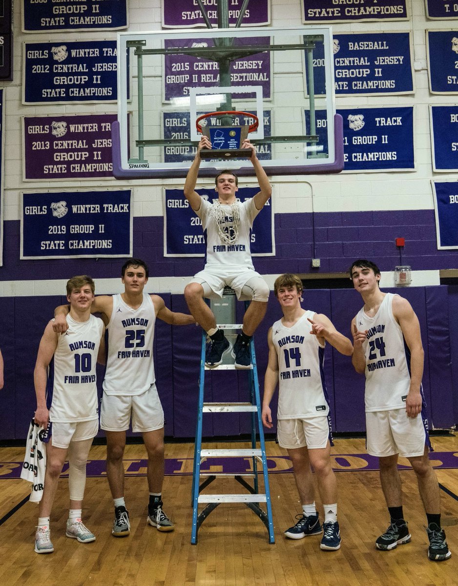 Congrats gentlemen on winning the STATE SECTIONAL TITLE 2022! 🏀🏆
Scott Gyimesi 24 points/20 reb; Owen Sullivan 15 pts; Cal Famula 14 pts; Geoff Schroeder 11 pts; and Trent Sloan 5 pts. <a href="/ScottGyimesi/">Scott Gyimesi</a> <a href="/Jtrentsloan/">Trent Sloan</a> <a href="/Sullivan31Owen/">OwenSullivan31</a> <a href="/GeoffSchroeder2/">Geoff Schroeder</a> <a href="/RFH_Regional/">Rumson-Fair Haven</a>