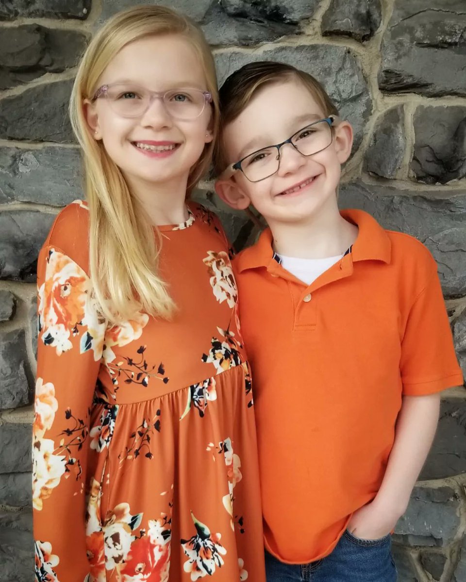 I am having a REALLY hard time with these Spring photos! My kids look so much older than I want them to... it is going way too fast 😭