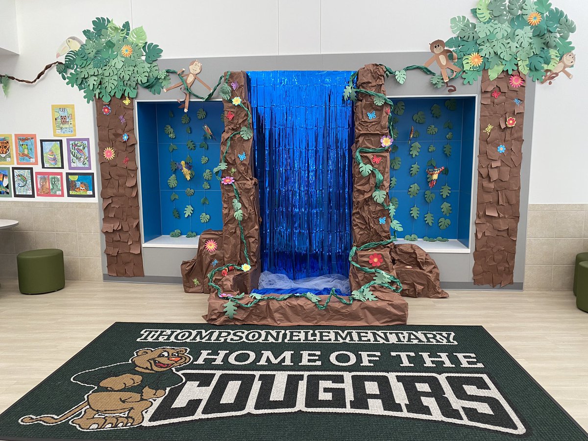 KSanford47's tweet photo. EXCELLENT turnout at our Open House &amp; Art Show tonight! It was wonderful to welcome our @thompsoncougars into the building and see so many families and smiling faces! @CFBISD #ThompsonIsExcellence https://t.co/wpxBQ2TFD1