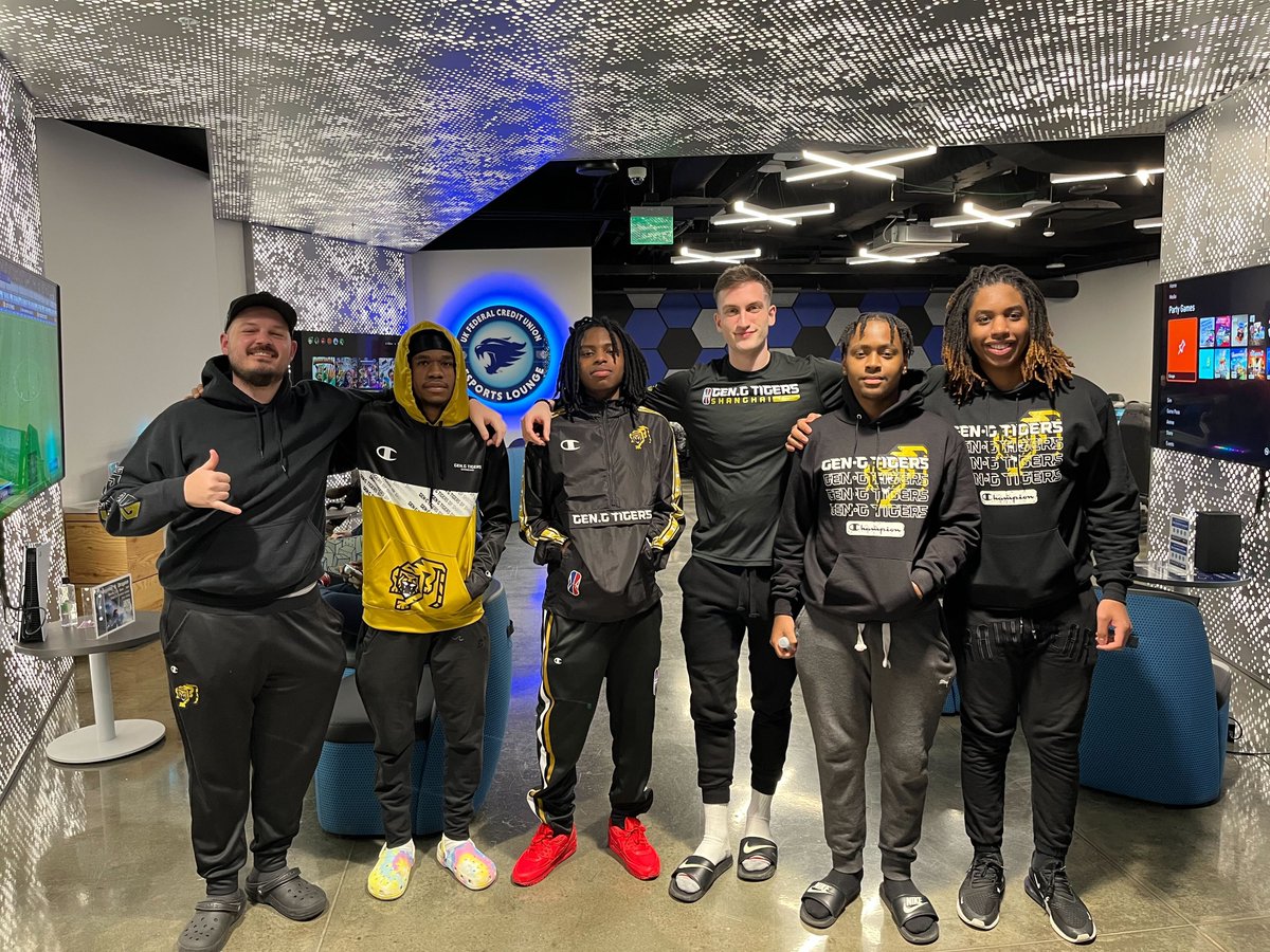 The squad landed in KY ✈❄

2022 is TIGER SEASON 🐯🔋

#TigerEnergy #TigerEnergy