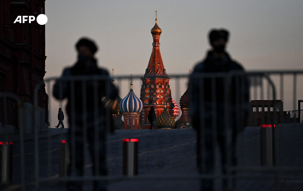 #UPDATE Ratings agency Fitch again downgrades Russia's sovereign debt rating farther into junk territory from "B" to "C", saying the decision reflects the view that a default is "imminent".

"Junk" status is the category of countries at risk of not being able to repay their debt