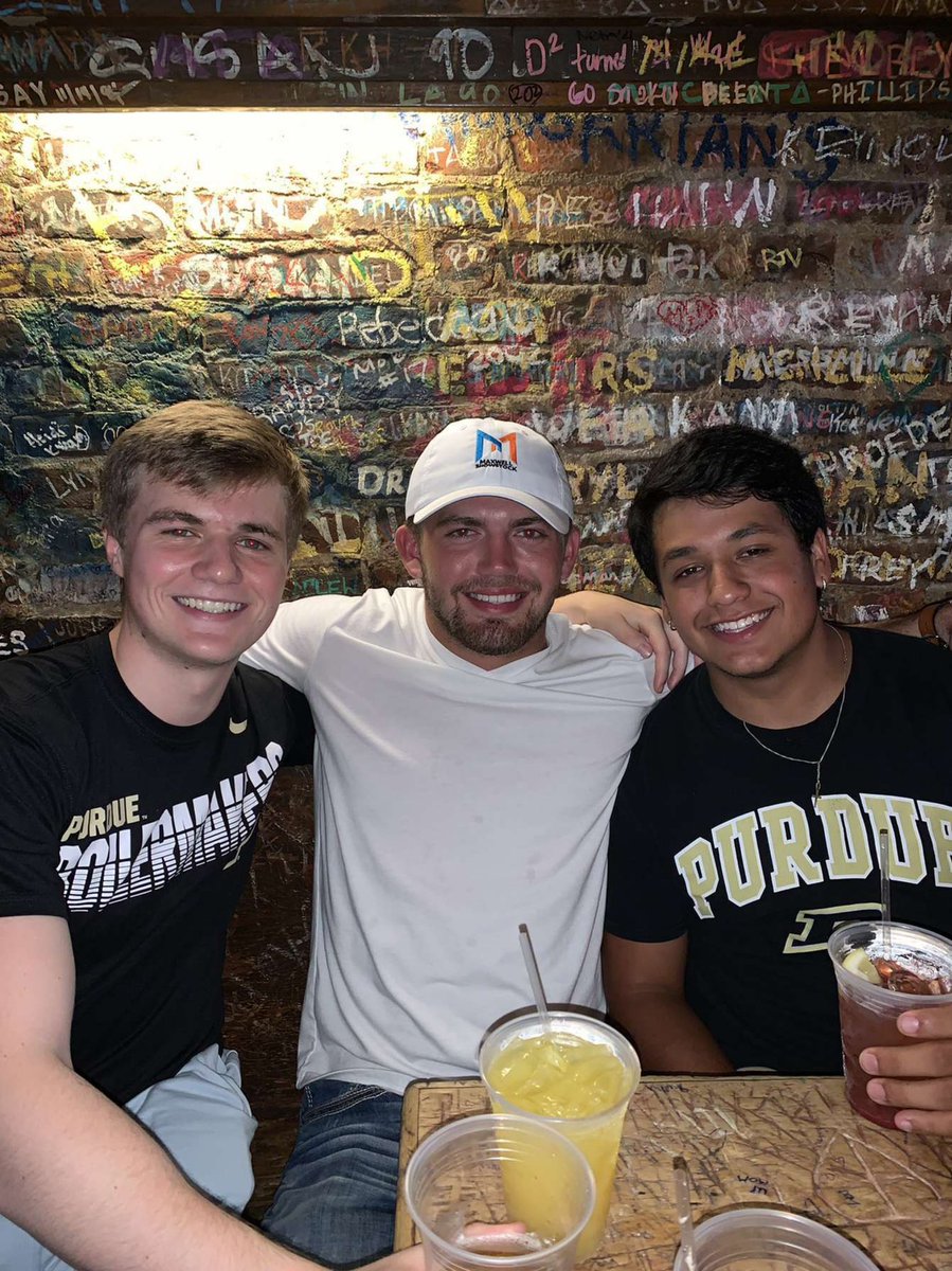 #BestBarHarrys <a href="/BarstoolPU/">Barstool Boilermakers</a> 🤝21st isn’t a real 21st unless it’s spent at harrys