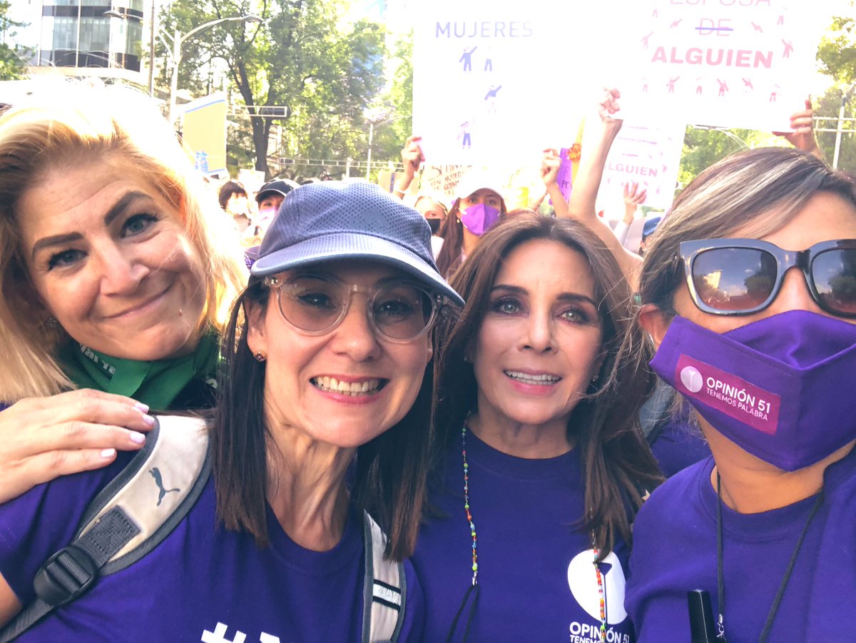 Sandra_Romandia's tweet photo. Fue una marcha de empatía y respeto… muy lejos de lo que las autoridades intentaron advertir. 
Quisieron infundirnos miedo porque nos tienen miedo. 
Contingente @Opinion_51 
#8Marzo2022 https://t.co/eivumIZmCZ