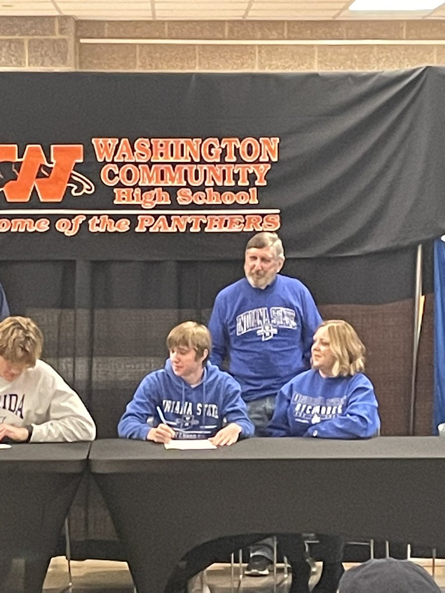 Congrats to all our signees tonight!! <a href="/BerlettNoah/">Noah Berlett</a> <a href="/brock_pollitt/">Brock Pollitt</a> <a href="/Spencer1001_/">Spencer Heidbreder</a> <a href="/thomasborgesss/">Thomas Borges</a> <a href="/connorrose03/">Connor Rose</a> <a href="/PayneSmith80/">Payne Smith</a> <a href="/JewelAWard/">Jaward</a>