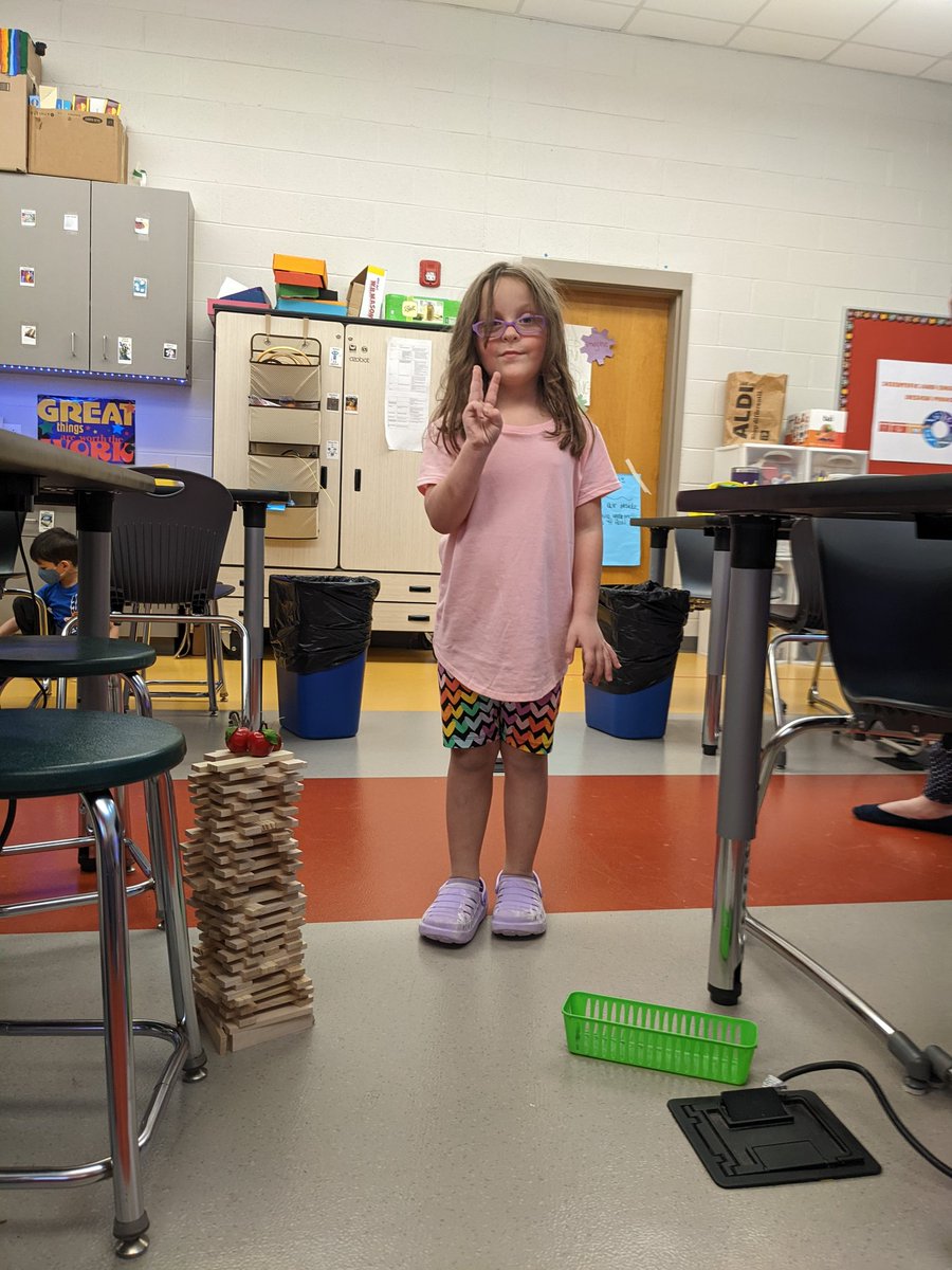 abdoyle79's tweet photo. How many apples can you stack on top of your tall tower? #goPreK #MaeSTEAM https://t.co/hJIPVSAVyb