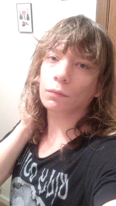 Before and after hair trim 😊 https://t.co/dkUNkLt9kr