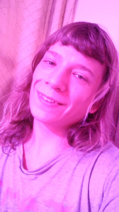 Before and after hair trim 😊 https://t.co/dkUNkLt9kr