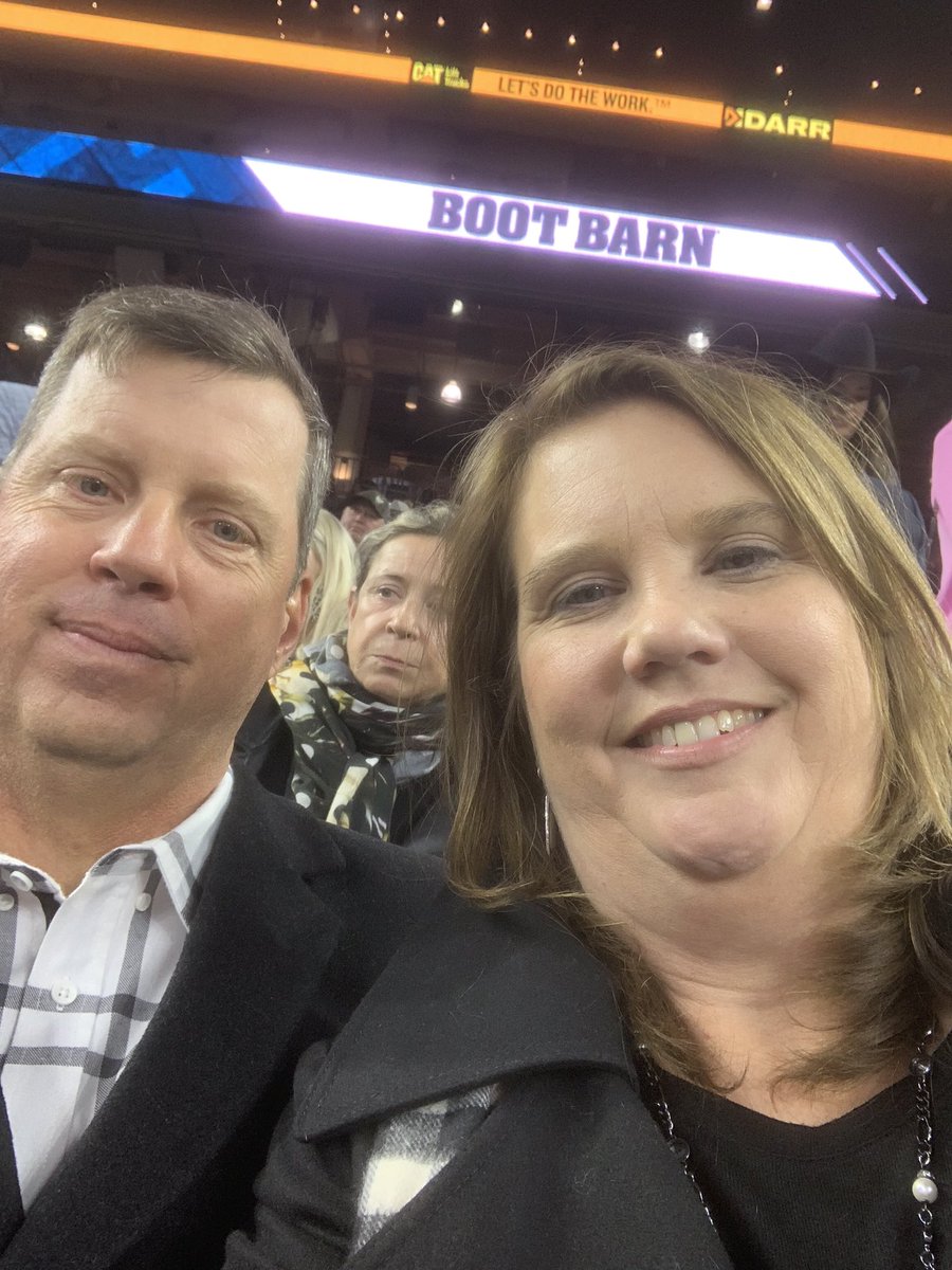 deanna_olson19's tweet photo. Rodeo time! #RODEOHOUSTON https://t.co/Bi2cL9DfFU
