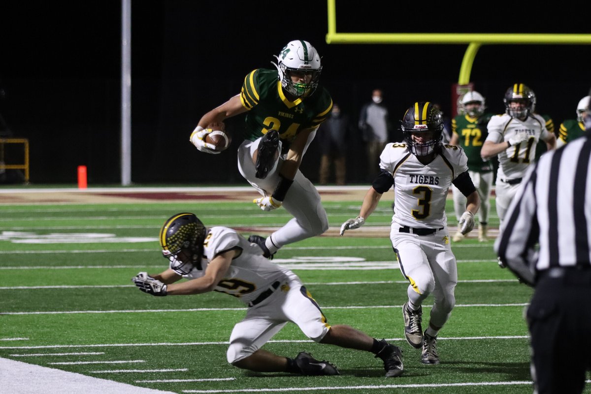 Sykotyk's tweet photo. The Leap
11/19/20 - Allentown Central Catholic v. Northern Lehigh, D11 Championship Game
#PhotoPoll https://t.co/ew5HypthhZ