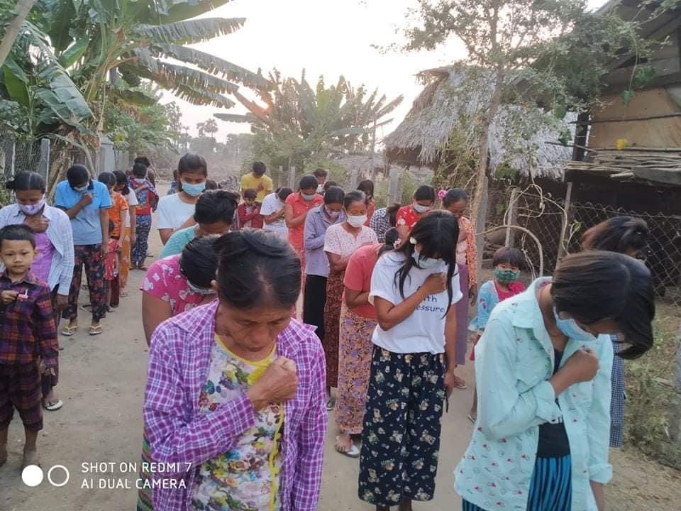 Anti-dictatorship morning strike in #Yinmarpin tsp was held by the revolutionary residents to overthrow the military dictatorship today.

#HoldJuntaAccountable 
#2022Mar9Coup
#WhatsHappeningInMyanmar