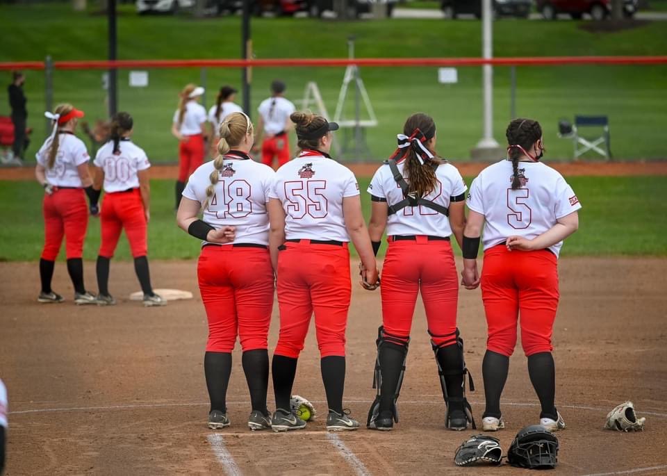 borosoftball1's tweet photo. happy international women’s day to all the beautiful and amazing women in this world, from Edinboro Softball 🥎 ❤️‼️ https://t.co/iU7ebzs2IL