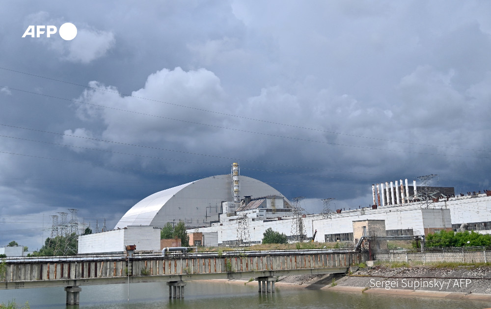 AFP's tweet photo. IAEA says it has lost contact with Chernobyl nuclear data systems.

The Chernobyl nuclear power plant is no longer transmitting data to the UN watchdog, the agency says, voicing concern for staff working under Russian guard at the Ukrainian facility

https://t.co/rzgZhLjAij https://t.co/kaZvsTN7bn