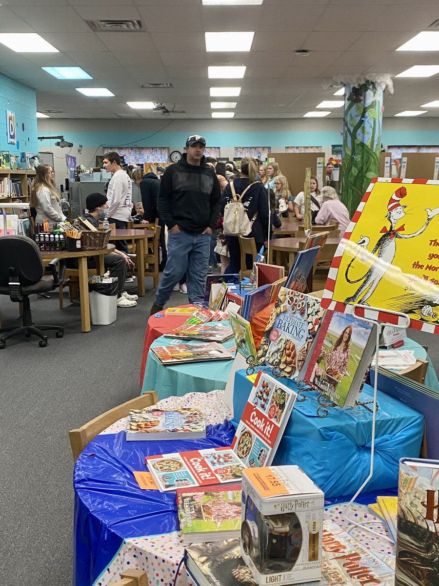 rockvalerockets's tweet photo. Our Related Arts Teachers did an amazing job hosting our Spotlight Night tonight- thank you for a wonderful fun filled evening @rockvalerockets https://t.co/M4h0i2E2vU