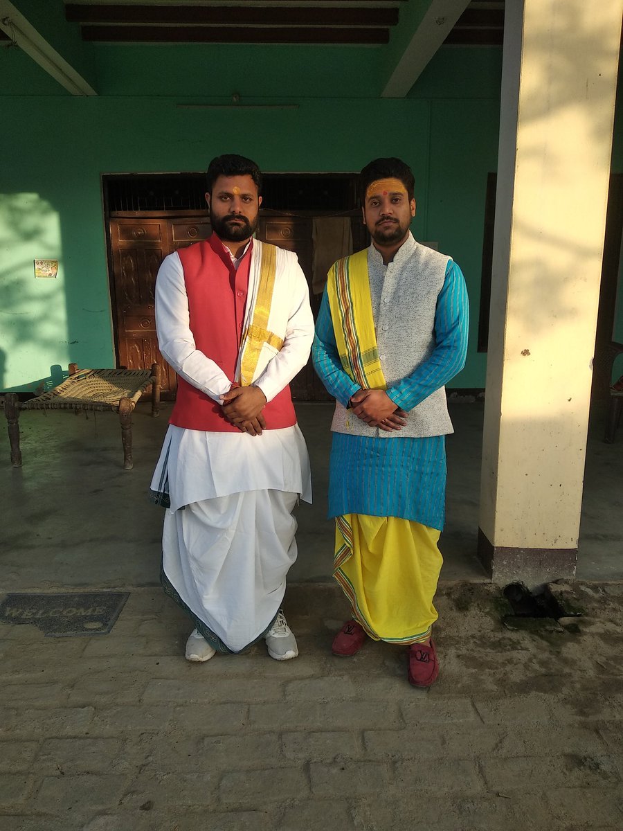 SubhamVats3's tweet photo. हम उस देश के वासी है,जहां प्रेम की भाषा होती है।
हम उस देश के वासी है,जहाँ के परिधानों में #कुर्ता_धोती और माथे पर चंदन तिलक होती है।
@SubhamVats3 ❤️🙏🏻❤️
#Traditional_look https://t.co/qRQnTk3Cgi