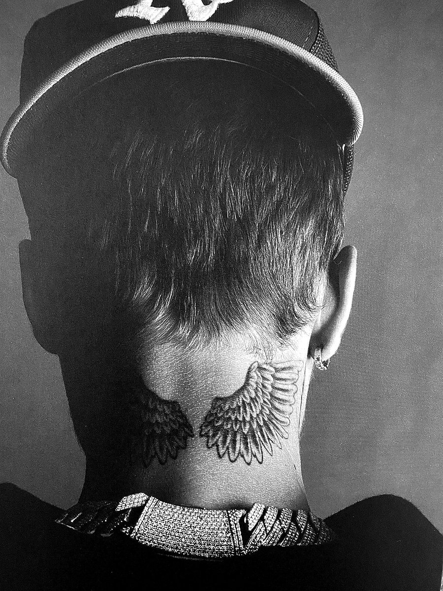 postsjustin's tweet photo. wings https://t.co/FKExbsF7Vb