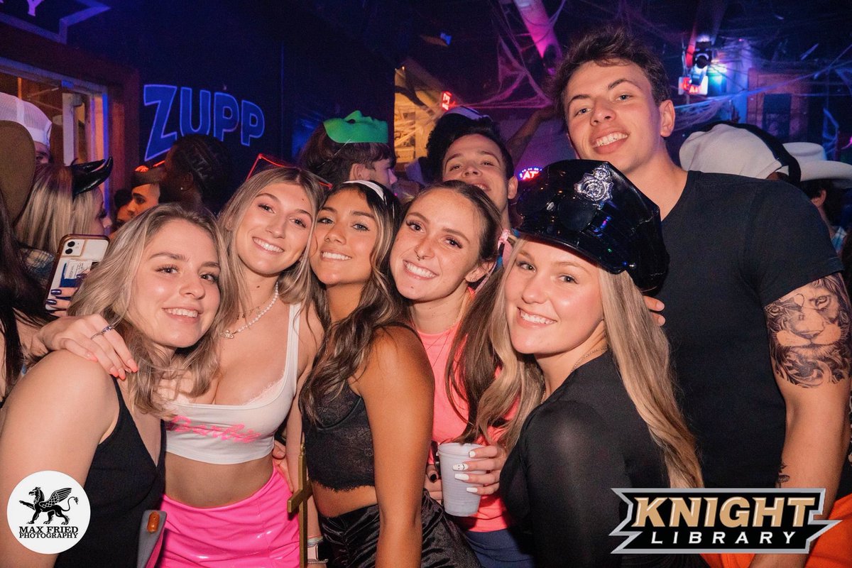 amandaaweisss's tweet photo. #BestBarKnight #BarstoolBestBar #knightslibrary https://t.co/lZit6UsGBP