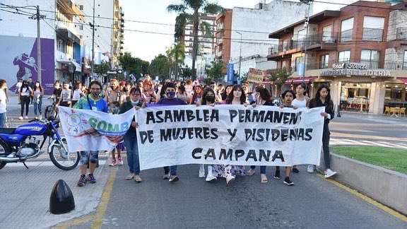soleaalonso's tweet photo. ♀· Un nuevo #8M que nos encuentra en las calles, unidas y organizadas.💜
✊🏻Paramos y movilizamos porque tenemos fuerza para luchar contra la violencia machista que nos mata.
#8M #LaDeudaEsConNosotras #MovemosAlMundo #sevaacaer https://t.co/p9IuQKWT51