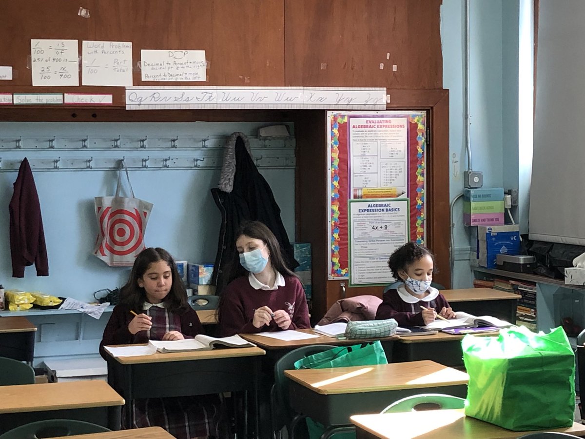 PrincipalFan1's tweet photo. Our National Junior Honor Society hard at work with Peer Tutoring #NJHS #Tutor #helpmestudy @ArchNY_Schools @NE_BronxADNY @nhs_njhs https://t.co/iuKOInqjw8