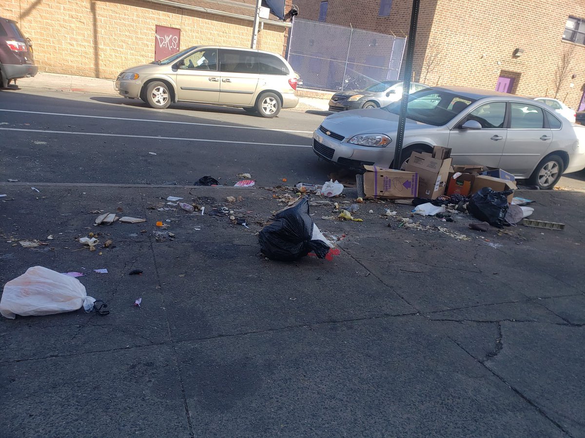 grape1968's tweet photo. @NYCMayor I think you’re confused about what we want you to get done. Clean the city up. #cleanNYC https://t.co/Bl7Z34Y0bZ