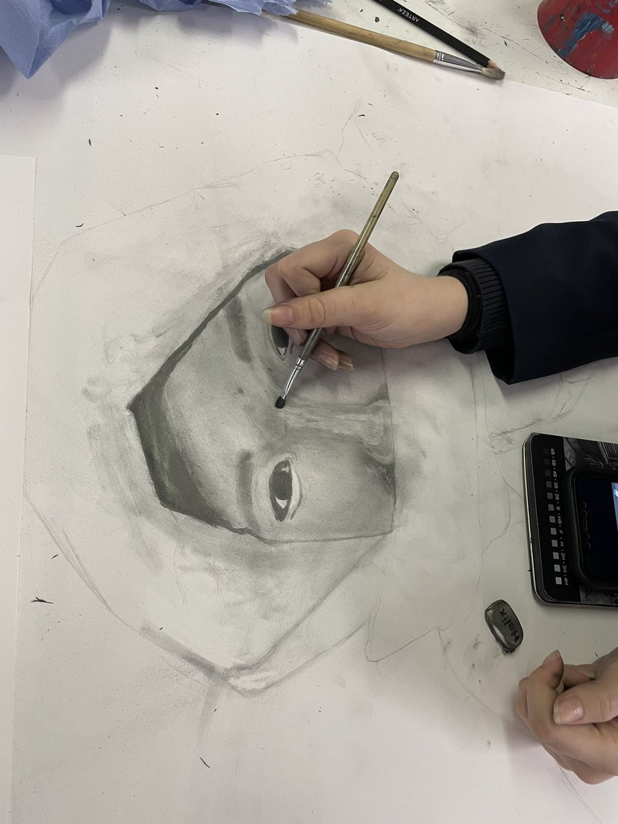 Art_bchs's tweet photo. Year 10 artists have been continuing their largescale graphite pieces today. Some excellent work coming along! #loveart #LoveBCHS #LifeAtOsborne ✨ https://t.co/ZbRyrTKOGy