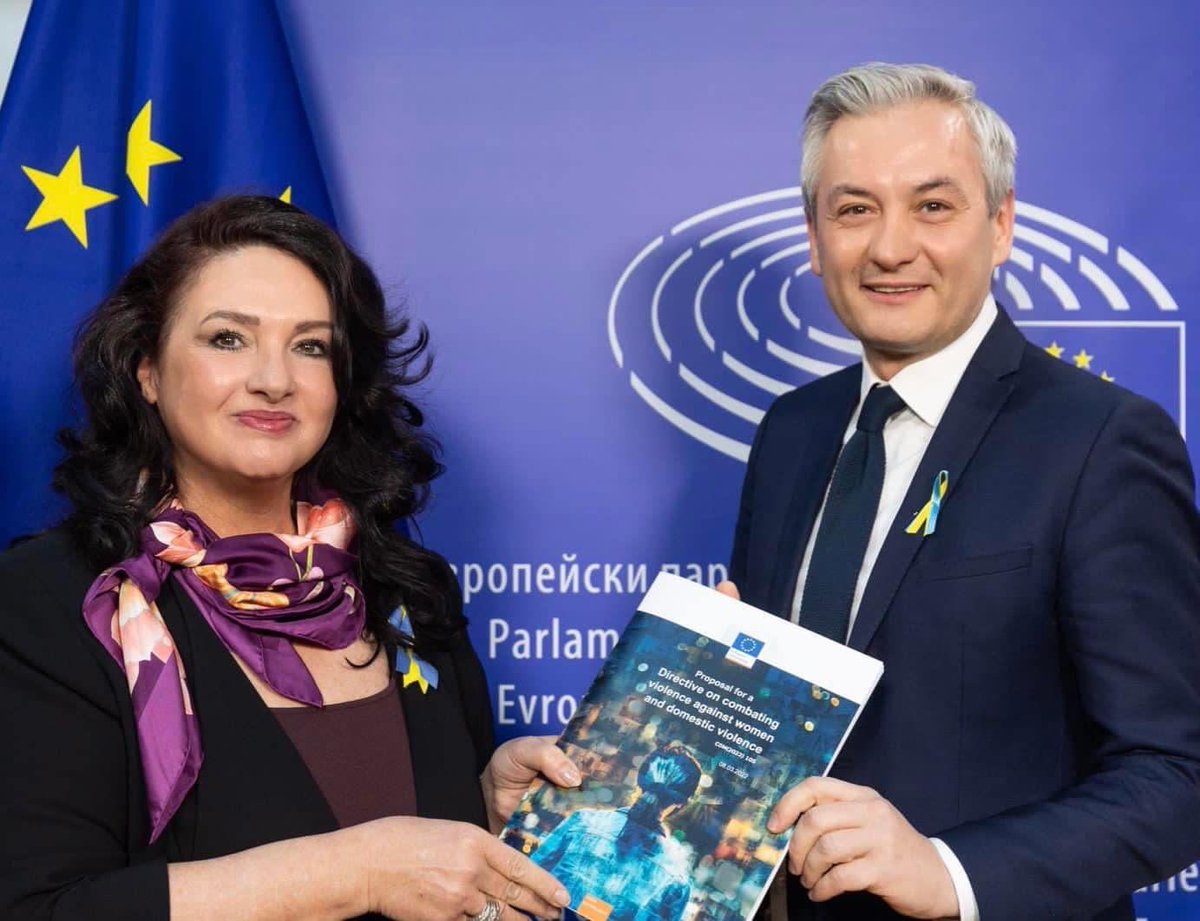 helenadalli's tweet photo. Today I delivered the @EU_Commission legislative proposal on combatting violence against women and domestic violence to @RobertBiedron @EP_genderequal chair. 

I look forward to continuing the work with @Europarl_EN to deliver a #UnionOfEquality

#IWD2022 https://t.co/egEkpX00pw