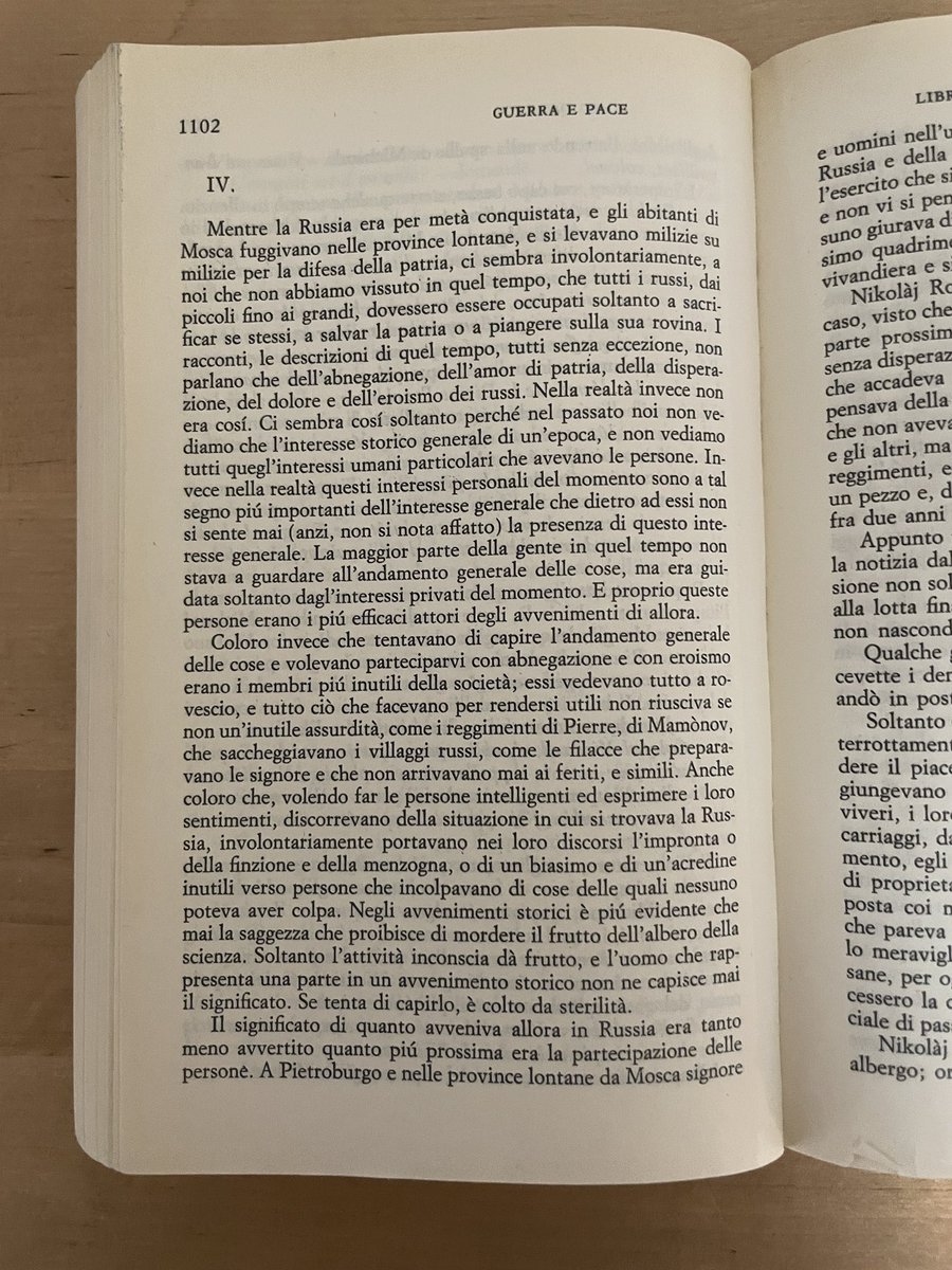 pastom's tweet photo. Poi torno a non commentare mai la politica italiana. Ma oggi, visto che ero proprio a Przemysl, lo faccio. Quando Ho visto la scena del capitano #Salvini ho pensato a questa pagina di Guerra e Pace. Leggetela. Non per deriderlo, a quello ci pensa lui. È che mi sembra proprio vero https://t.co/dM060FMVsX