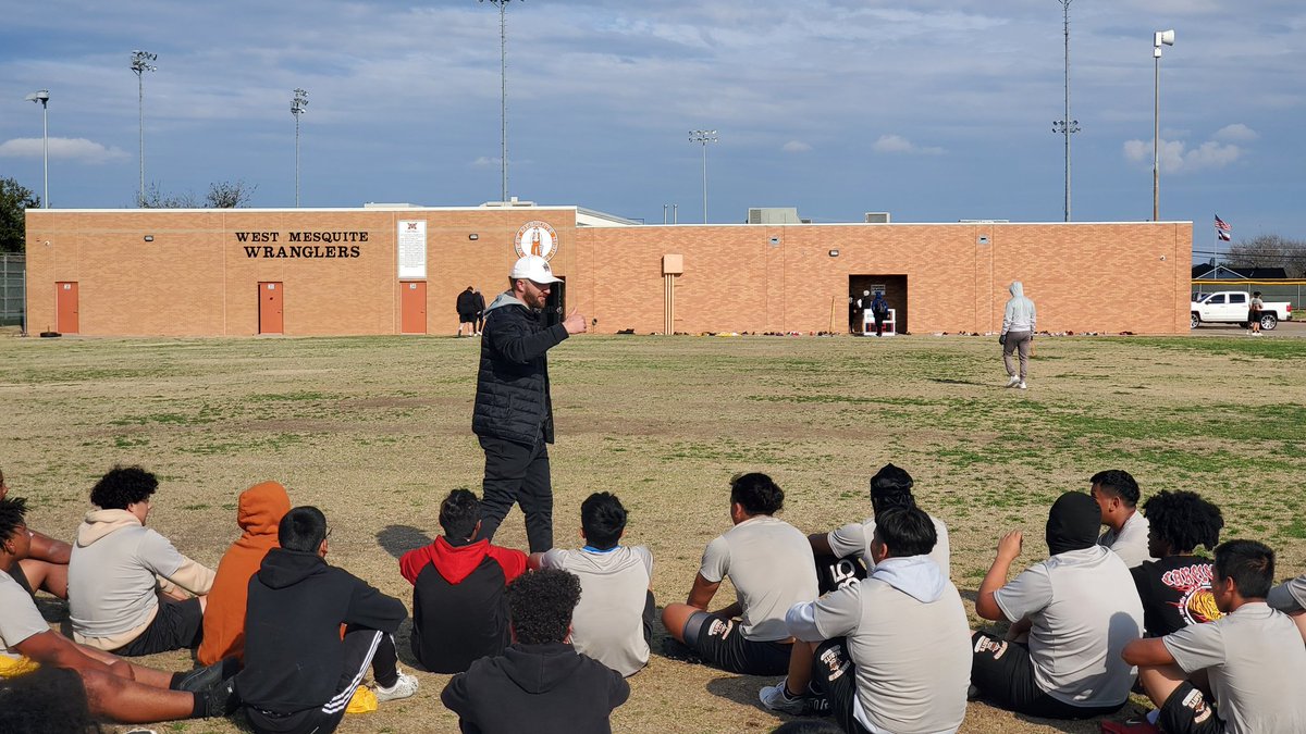 WestMesquite_FB's tweet photo. Word of the month: #Discipline 

"In order to be disciplined, you have to be mentally tough. You either are tough or you are not! THATS IT!"

@J__Satterwhite 
#ChampionshipHabits 
#Takeemtodeepwater https://t.co/46adpxKZus