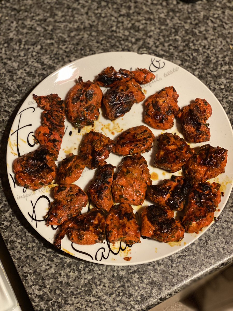 DaveGammon79's tweet photo. @MistyRicardo Base Gravy day 😎+ Chicken Tikka Vindaloo 😋😋 #BIRCURRY #CURRY SUPERB 🥘 https://t.co/Xk2VydCl4e