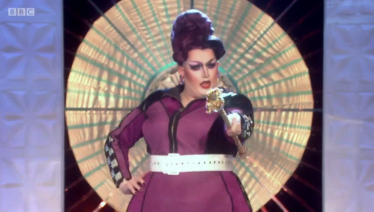 typicallyross's tweet photo. 💫 the UK girls with their sceptres 💫

#DragRaceUK https://t.co/PCynxfSaP8