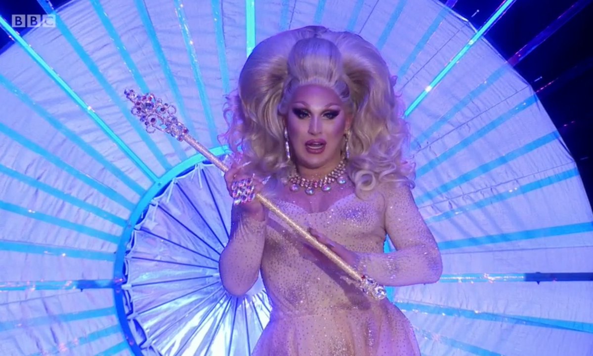 typicallyross's tweet photo. 💫 the UK girls with their sceptres 💫

#DragRaceUK https://t.co/PCynxfSaP8