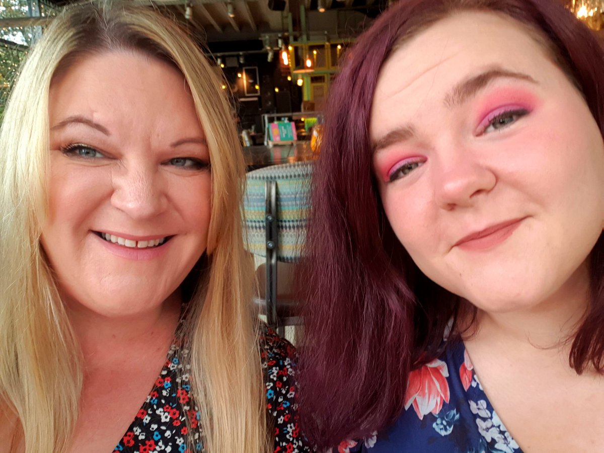 LittleMissLit tweet media