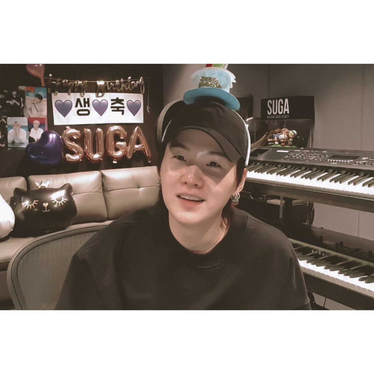 ipotV30's tweet photo. Happy Birthday sayang min yoongi🎉🎂💜💜💜

#YoongKiWillYouMarryMe https://t.co/VFjXu8Q7Q5