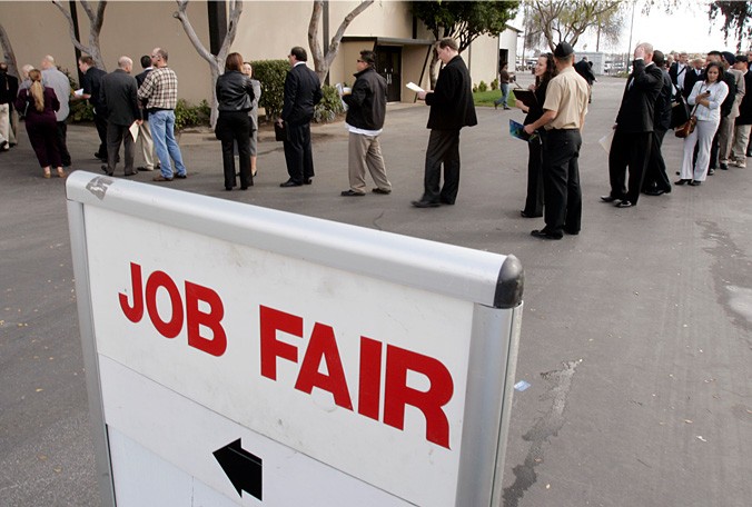 CareerHeels's tweet photo. If you attend a job fair come well dressed and prepared. #NewJob #JobSearch https://t.co/mqMH0jPrNI