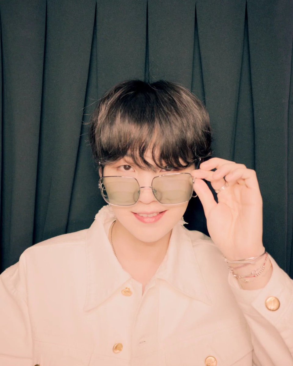 DAILYSCJM's tweet photo. happy birthday to the great love of the whole world, to the man who conquered hearts and ears, to the fastest talented and powerful rapper in the world, may you always be happy Yoongi, thank you for all, I love you always ❤️
#HappyBirthdaySUGA #SUGA #HappyBirthdayAgustD @BTS_twt https://t.co/svu2jUH8Oo