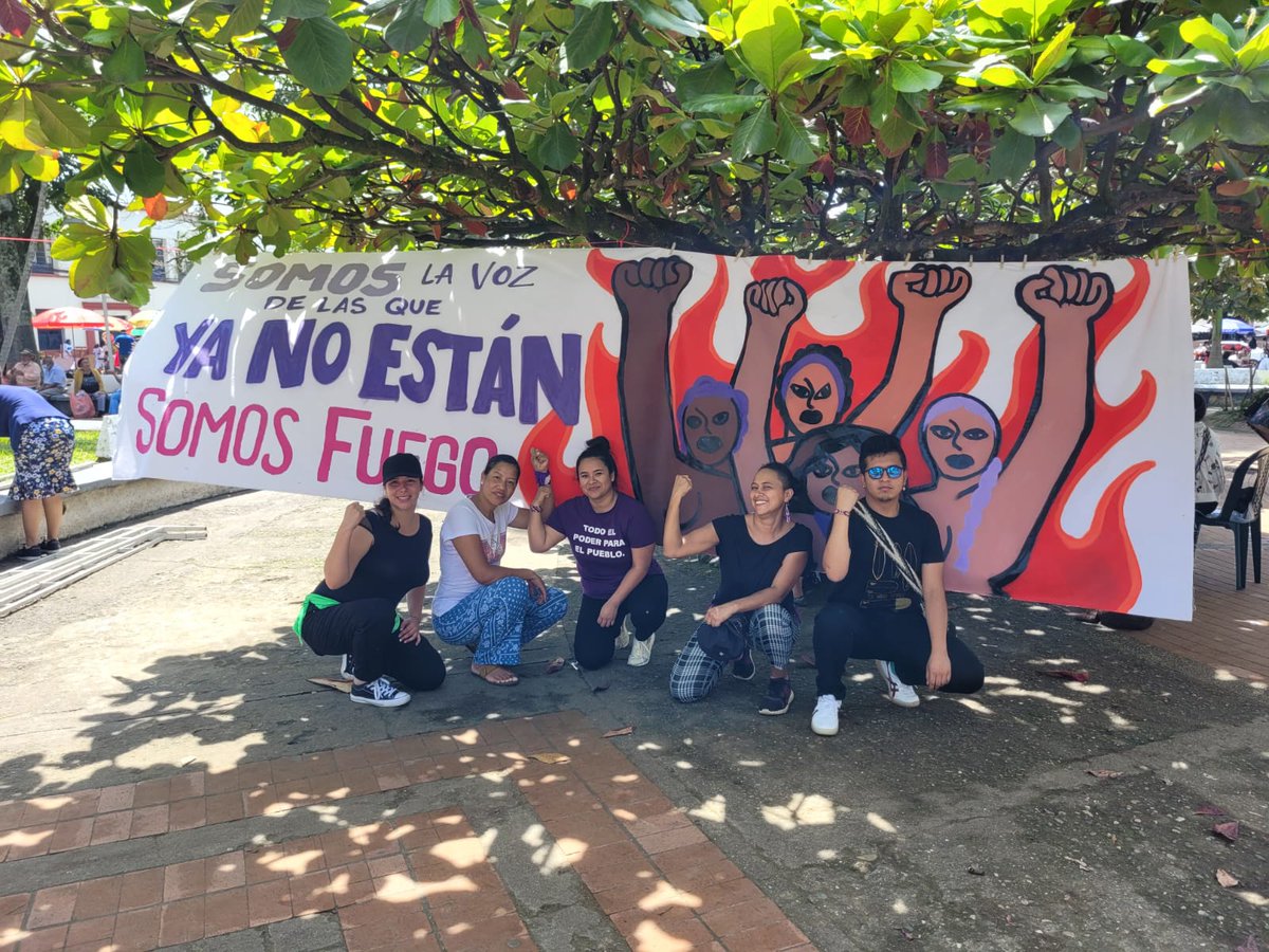 CEnsayos's tweet photo. Este #8M #DíaInternacionalDeLaMujer nos tomamos   #SantanderDeQuilichao para conmemorar el día de la lucha de todas las mujeres. 
Educación Menstrual, Economías de las mujeres, libros al parque, #BatucadaFuerzaVioleta, #iRadia https://t.co/sOIZ37XDkJ