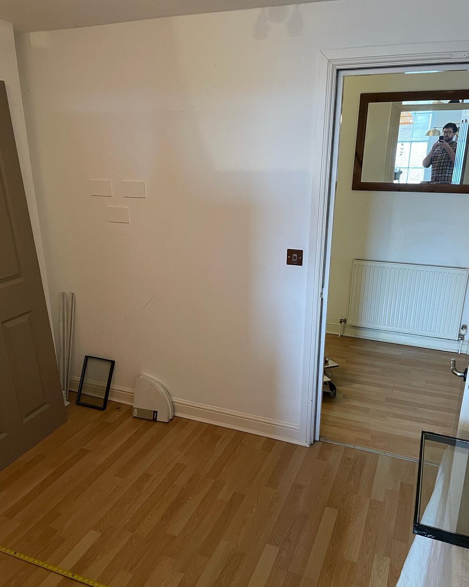 StephenFletchUK's tweet photo. Before
During
After
🎙 👍
#HomeStudio makeover
#voiceover #TheVoiceBox https://t.co/omJY38P1Xc