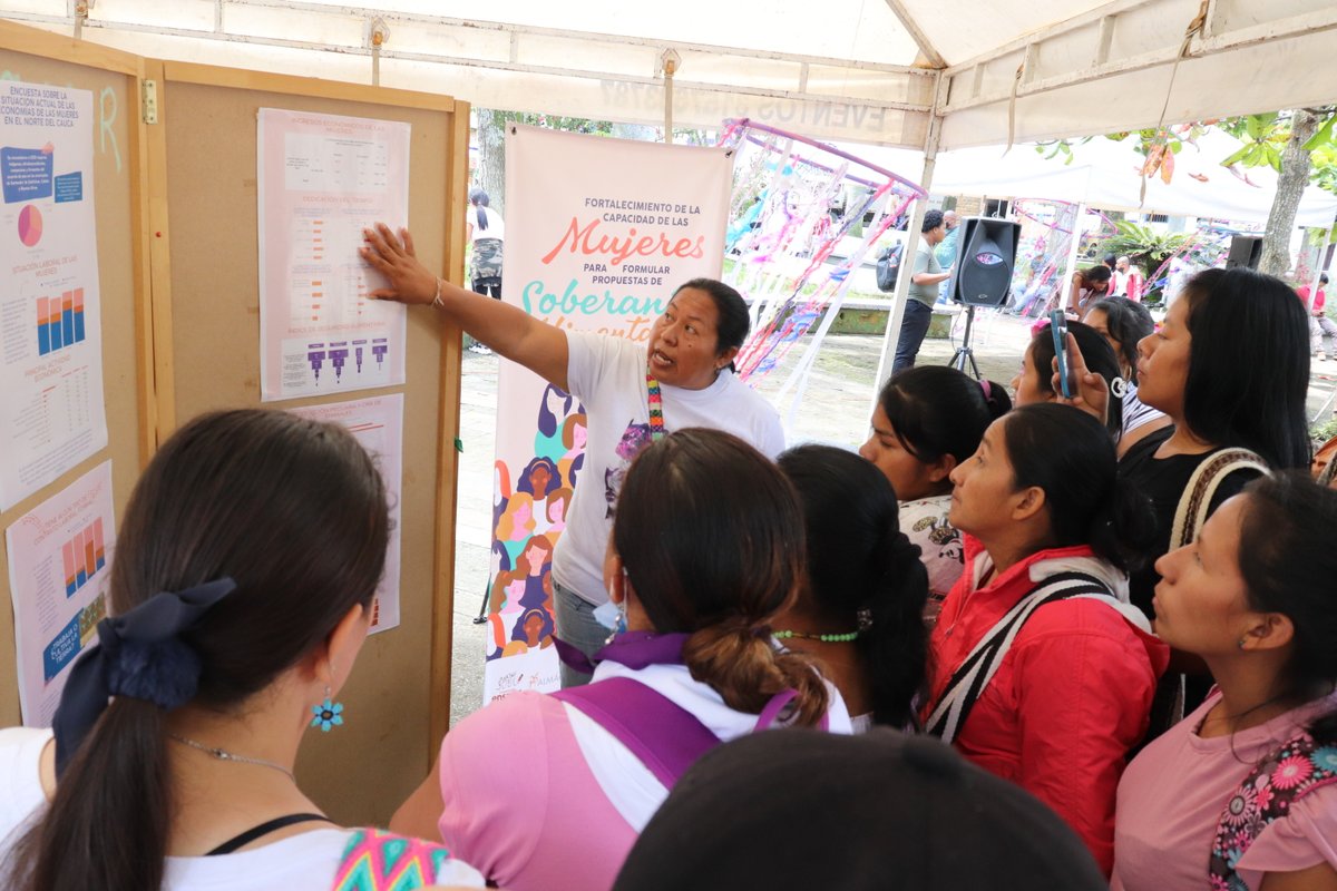 CEnsayos's tweet photo. Este #8M #DíaInternacionalDeLaMujer nos tomamos   #SantanderDeQuilichao para conmemorar el día de la lucha de todas las mujeres. 
Educación Menstrual, Economías de las mujeres, libros al parque, #BatucadaFuerzaVioleta, #iRadia https://t.co/sOIZ37XDkJ