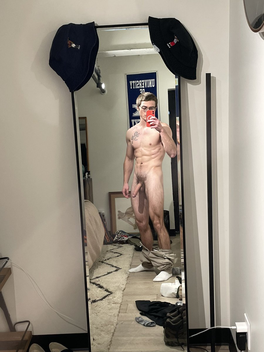 LaneVRogers's tweet photo. Cock shadow https://t.co/30sJk32t5r