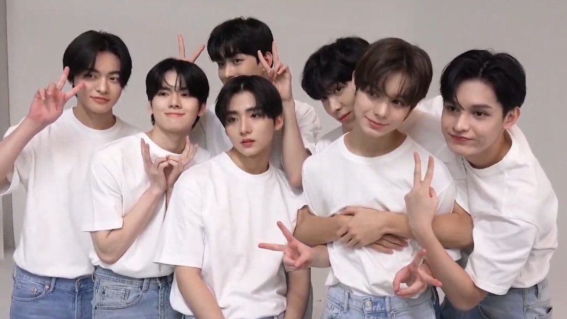 iforsangwon's tweet photo. solo espero que todo les vaya genial :(( https://t.co/9xrNPxNtTd
