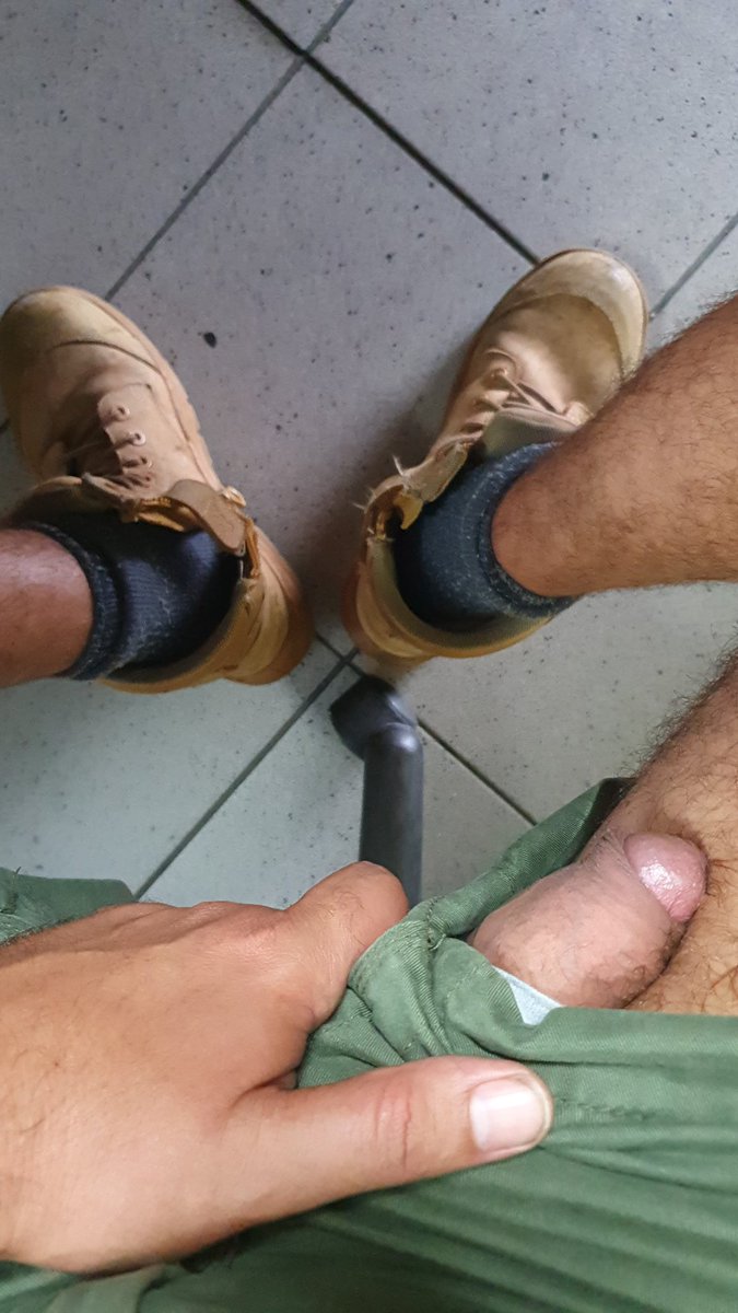 BeardedFag's tweet photo. One of those days 😈😉 #beardedfag #dickslip #workboots #gaymelbourne #gay #uncut https://t.co/taaa1PyTW4