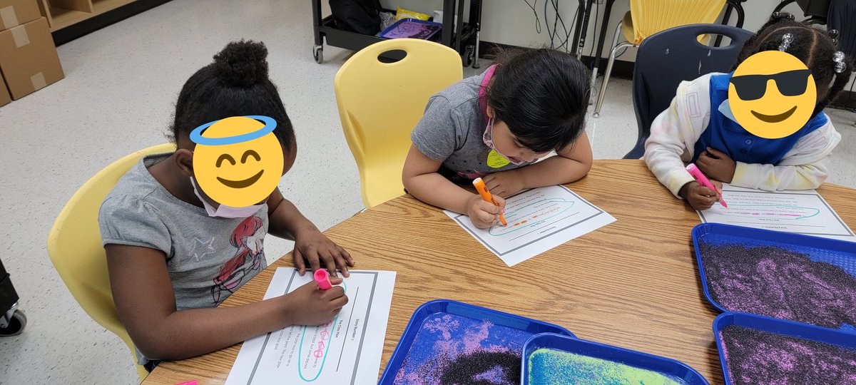 flattimo's tweet photo. Fun in 1st grade! The @GullattES1 kiddos came in ready to APPLY the phonics skills today 😍. I was so proud of them! #everystudentreads @NatalieElie1 https://t.co/qkdS9TN05c