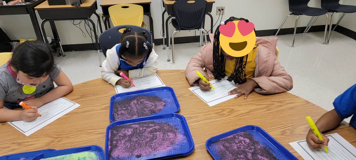 flattimo's tweet photo. Fun in 1st grade! The @GullattES1 kiddos came in ready to APPLY the phonics skills today 😍. I was so proud of them! #everystudentreads @NatalieElie1 https://t.co/qkdS9TN05c