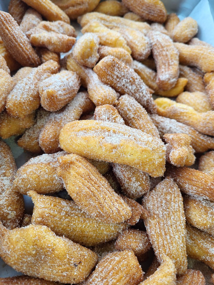 CardanoChefPool's tweet photo. Happy Taco Tuesday everyone!!!
Our buffet is ready for our hungry filming crew:
- Fish Tacos
- Vegan chimichangas
- Corn on the cob
- Churros
@rickmccracken what do you think brother? 😉
$Ada #Cardano #Foodporn #Chefpool https://t.co/B6ZcbaQXWJ