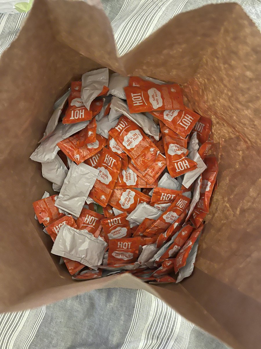 Evann_Rose's tweet photo. in between meetings thinking about that one time matt asked for “5” @tacobell sauces https://t.co/VWTYnbmdrd