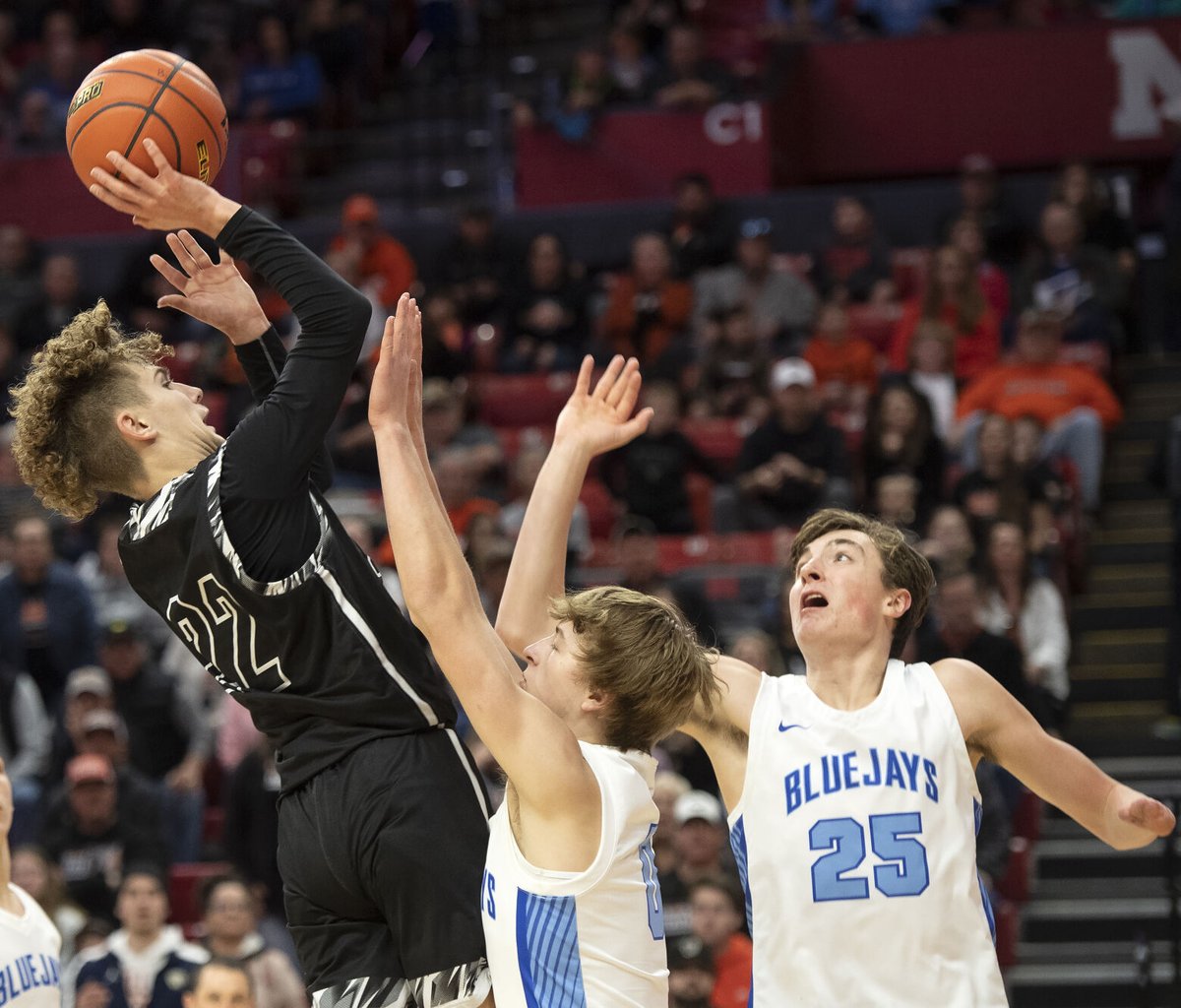 PrepExtra's tweet photo. 🏀 𝘍𝘐𝘕𝘋𝘐𝘕𝘎 𝘈 𝘙𝘏𝘠𝘛𝘏𝘔
Ogallala took top-rated Ashland-Greenwood (@GoBluejays1) a little out of its comfort zone, but Cale Jacobsen and the Bluejays had a big second half to pull away with a first-round win #nebpreps
Full story + photos ➡️ https://t.co/NmWcNunHEc https://t.co/YqPjiT71lV