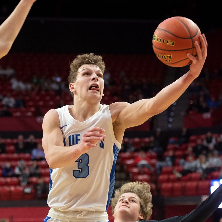 PrepExtra's tweet photo. 🏀 𝘍𝘐𝘕𝘋𝘐𝘕𝘎 𝘈 𝘙𝘏𝘠𝘛𝘏𝘔
Ogallala took top-rated Ashland-Greenwood (@GoBluejays1) a little out of its comfort zone, but Cale Jacobsen and the Bluejays had a big second half to pull away with a first-round win #nebpreps
Full story + photos ➡️ https://t.co/NmWcNunHEc https://t.co/YqPjiT71lV